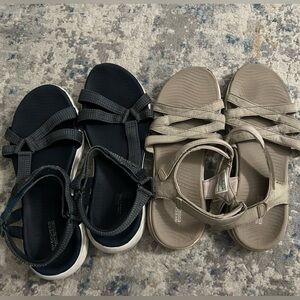 2 pairs of sketcher on the go sandals. Both size 10 I’m selling them together.